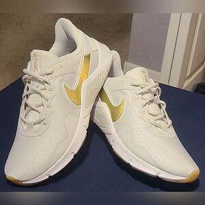 Nike Legend Essential 2, New In Replacement Box! Womens 11/Mens 9.5